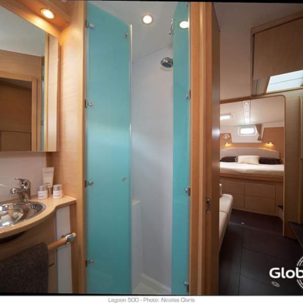 Un baño organizado y con mucho espacio