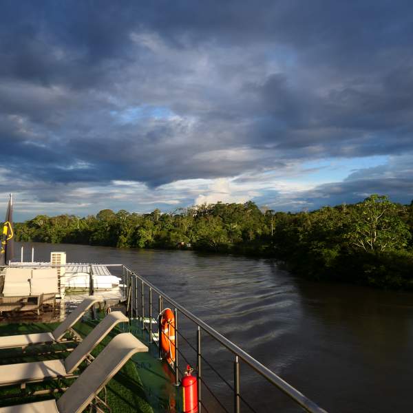 Disfruta del paisaje desde el puente de observación