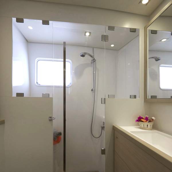 Un baño amplio y luminoso