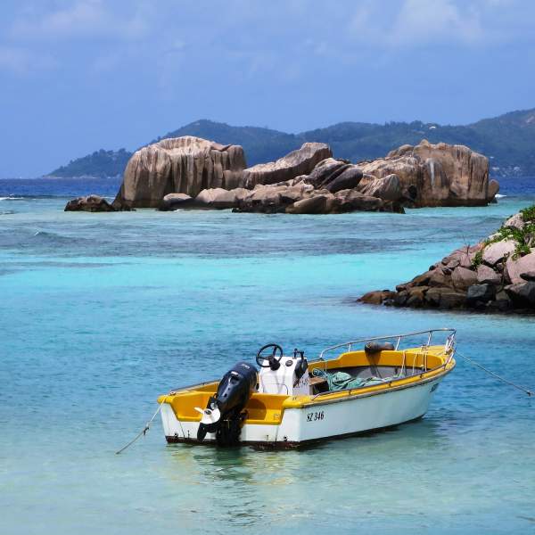 La Digue y sus aguas turquesas