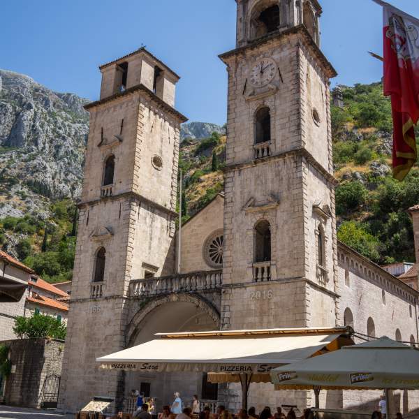 La famosa catedral de San Tifón