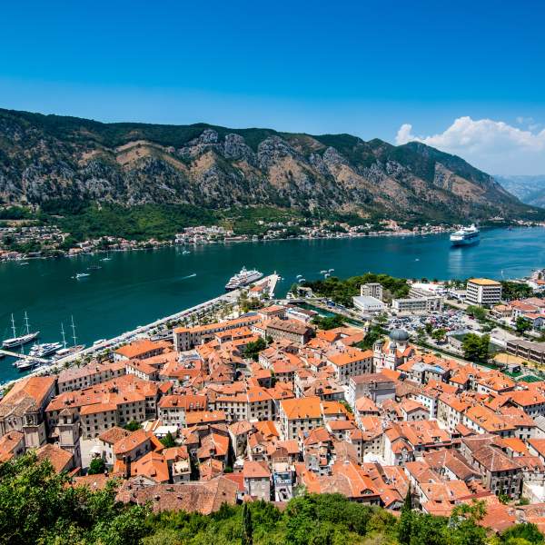 Pasea por el corazón del casco antiguo de Kotor