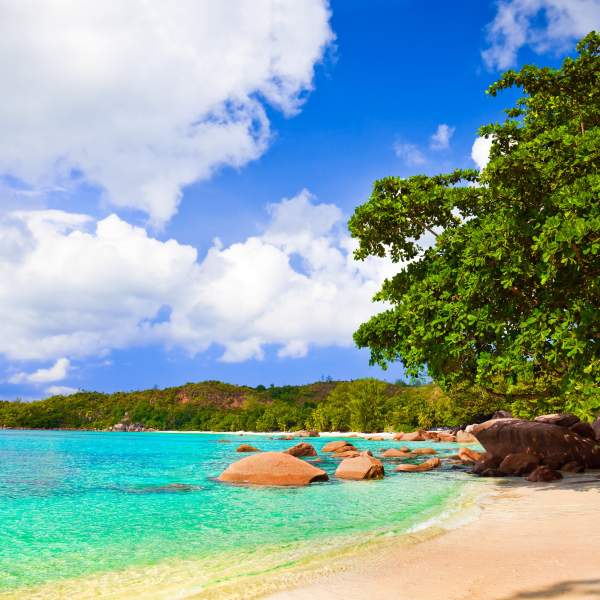 Descubre Anse Lazio y sus rocas de granito