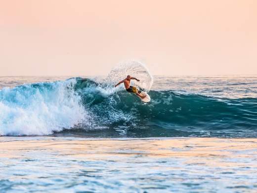 Crucero y surf en las Maldivas