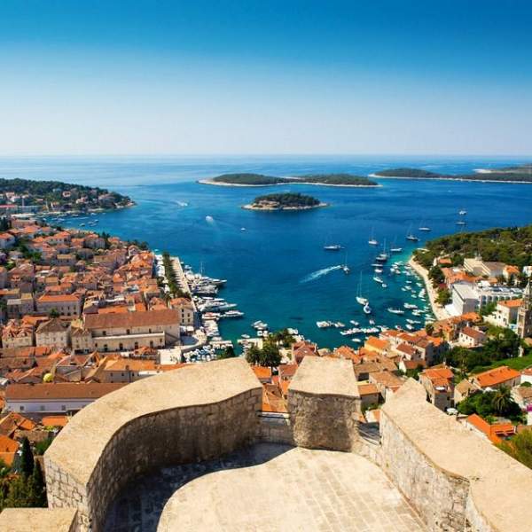 Visita el casco antiguo de Hvar