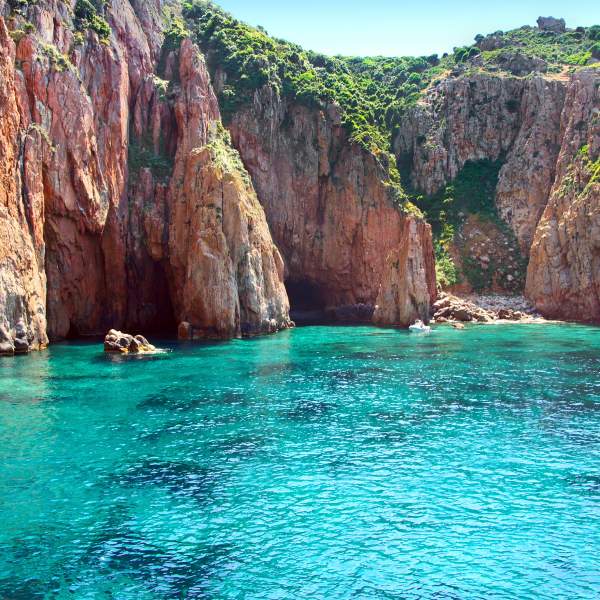 Nada en las calas de la reserva Scandola