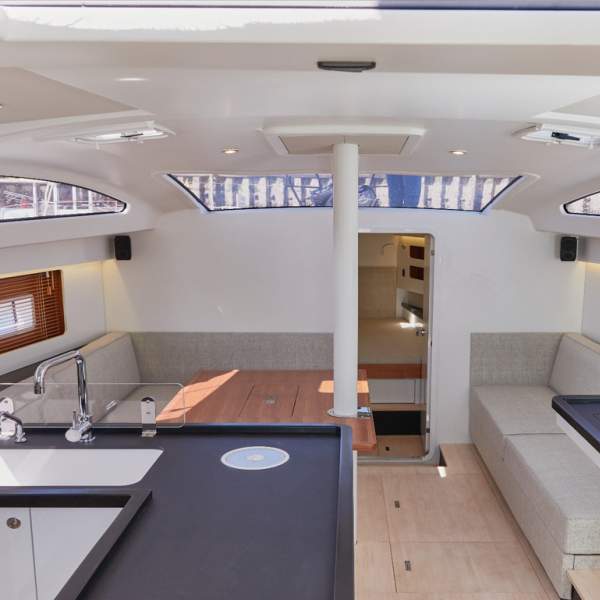 Un barco que combina a la perfección comodidad y rendimiento en el mar