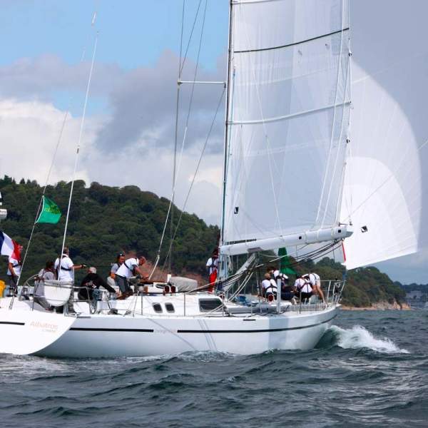 Un velero estable y potente