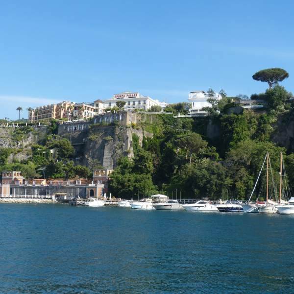 Explora el puerto de Sorrento