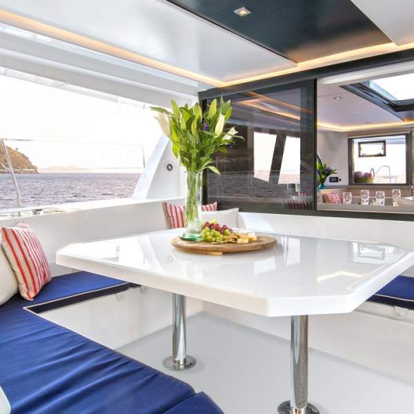 Bienvenido a bordo de tu catamarán