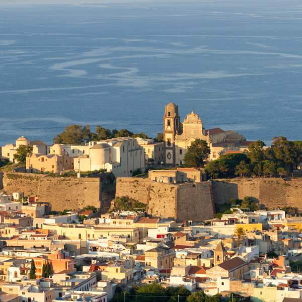 Visita la hermosa isla de Lipari