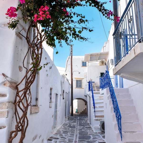 Deambula y asombráte del encanto de las calles griegas