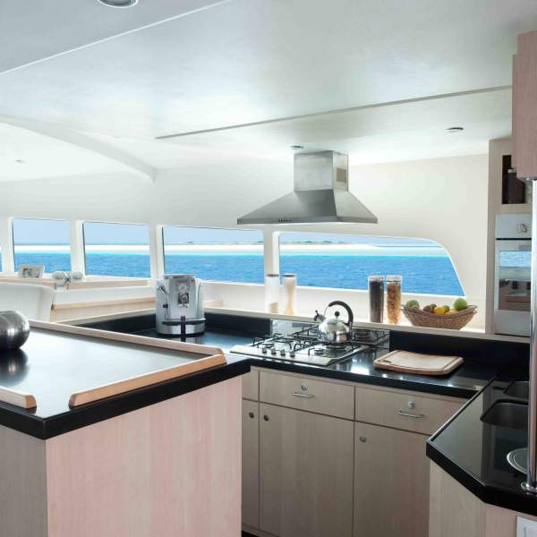 Una cocina espaciosa y bien equipada