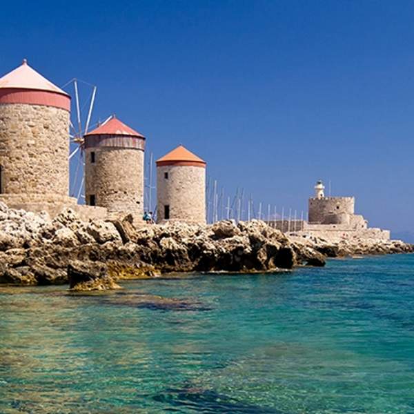 Los molinos y el faro de Rodas