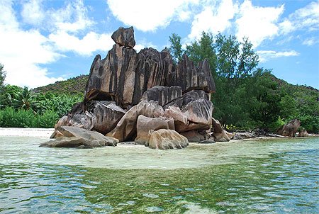 Día 3: Praslin-Curieuse - La Digue (10 millas)