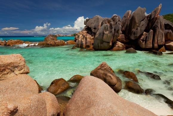 Día 5:  Felicité: Isla de Cocos – Les Soeurs - Marianne (11 millas)